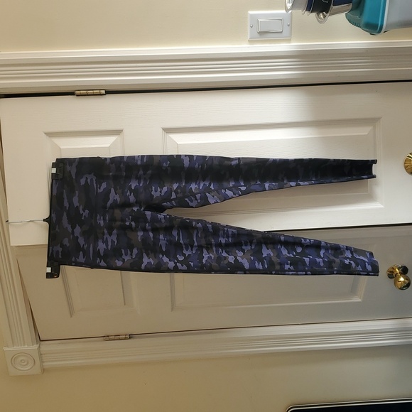 Aerie Chill Play Move Blue Camouflage Leggings Size Small - Picture 2 of 8